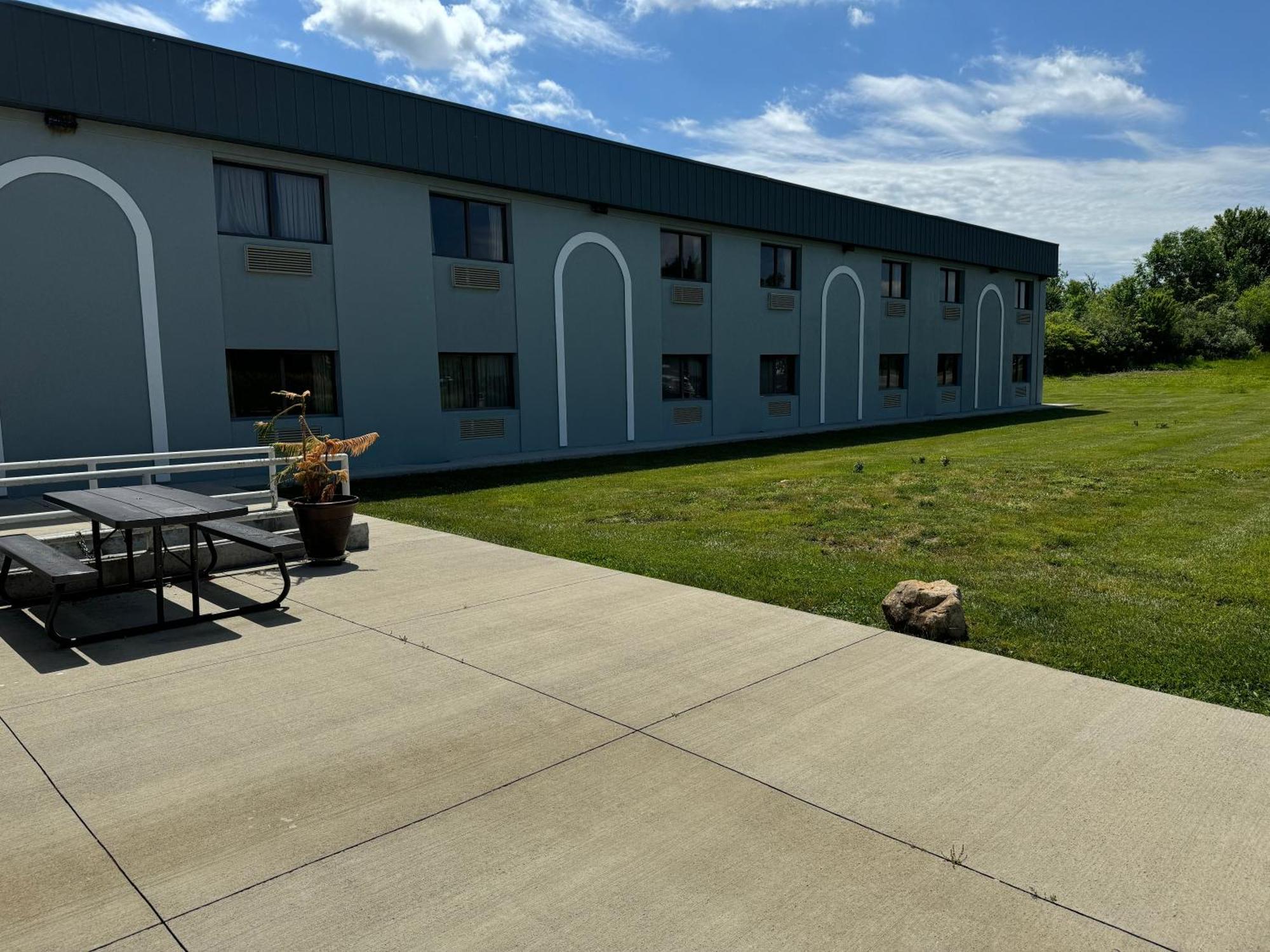 South Ridge Inn North Ridgeville Exterior foto